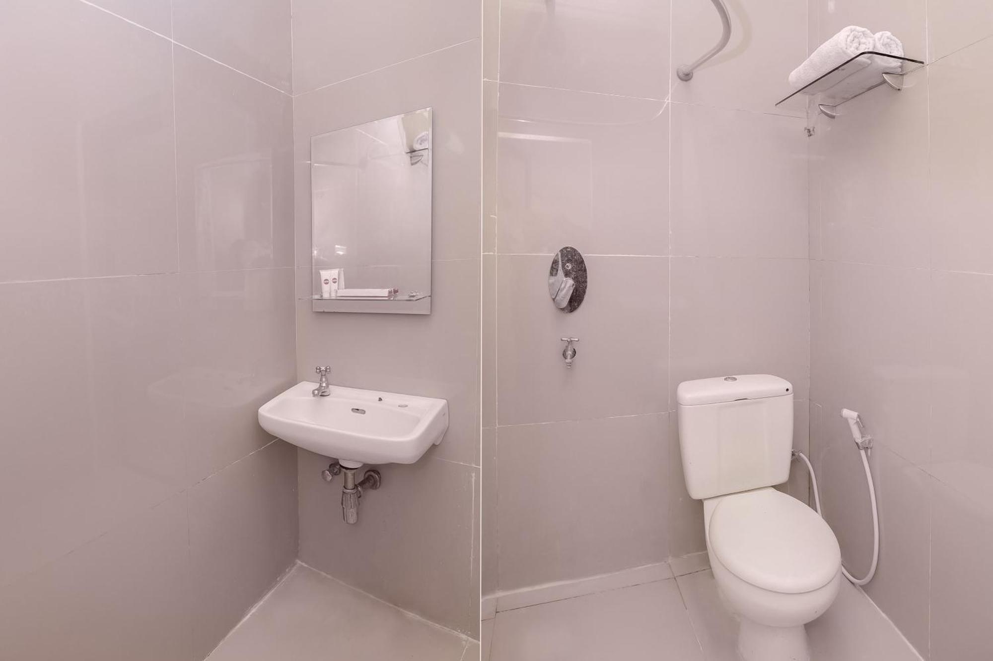 Capital O 854 Ub Caisar Hotel Banda Aceh Dış mekan fotoğraf